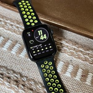 Apple Watch Series 6 Nike 44mm GPS Cellular